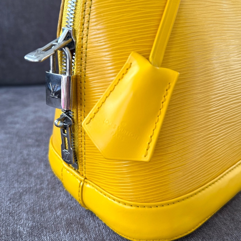 Authentic Louis Vuitton Alma PM Epi mimosa yellow leather handbag M40951 - Picture 4 of 16